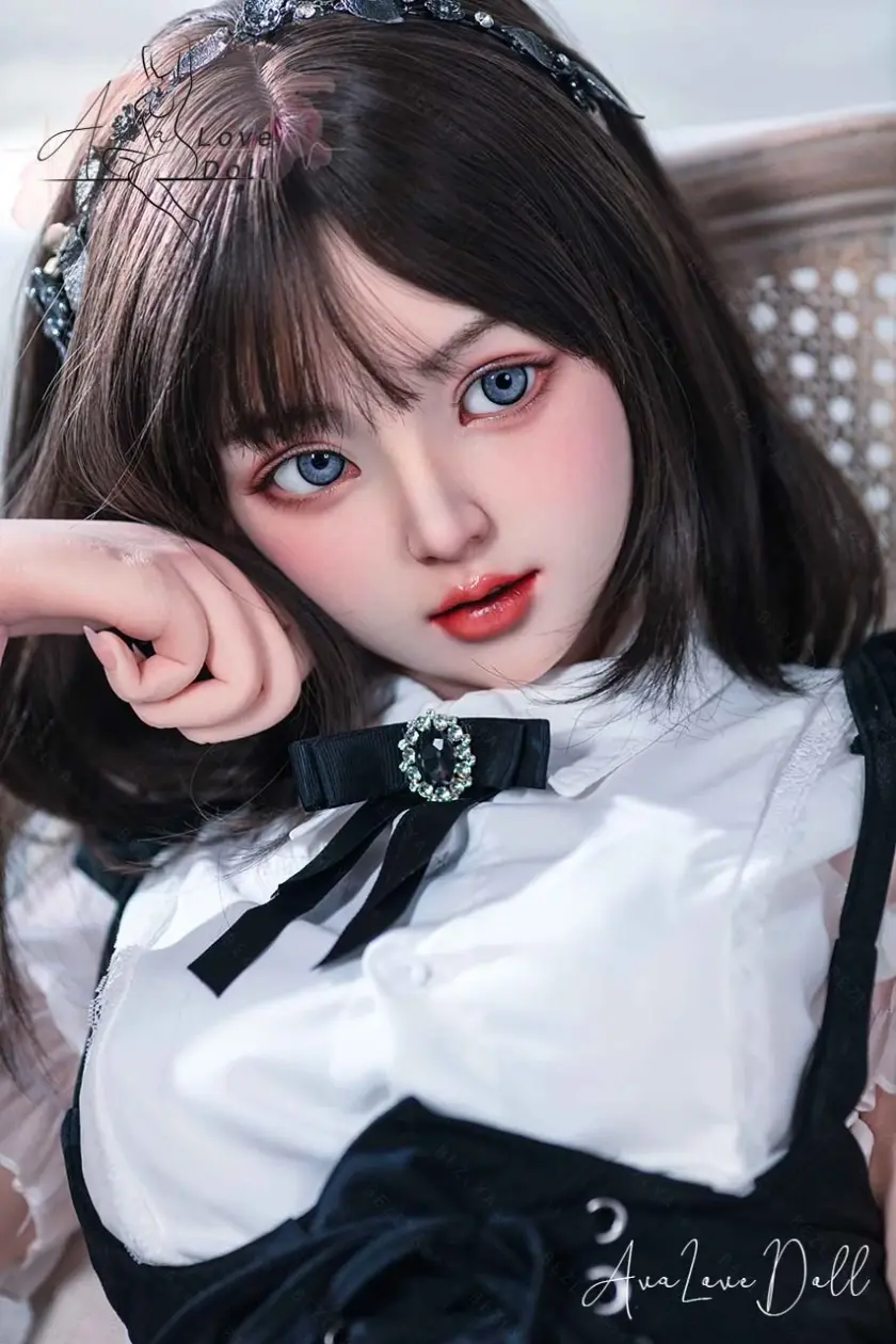 Bezlya Silicone Doll 155R Bonnet A Tête Convallaria Serie 2.1