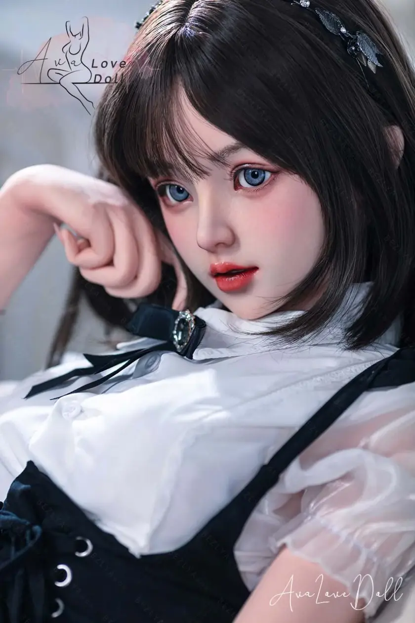 Bezlya Silicone Doll 155R Bonnet A Tête Convallaria Serie 2.1
