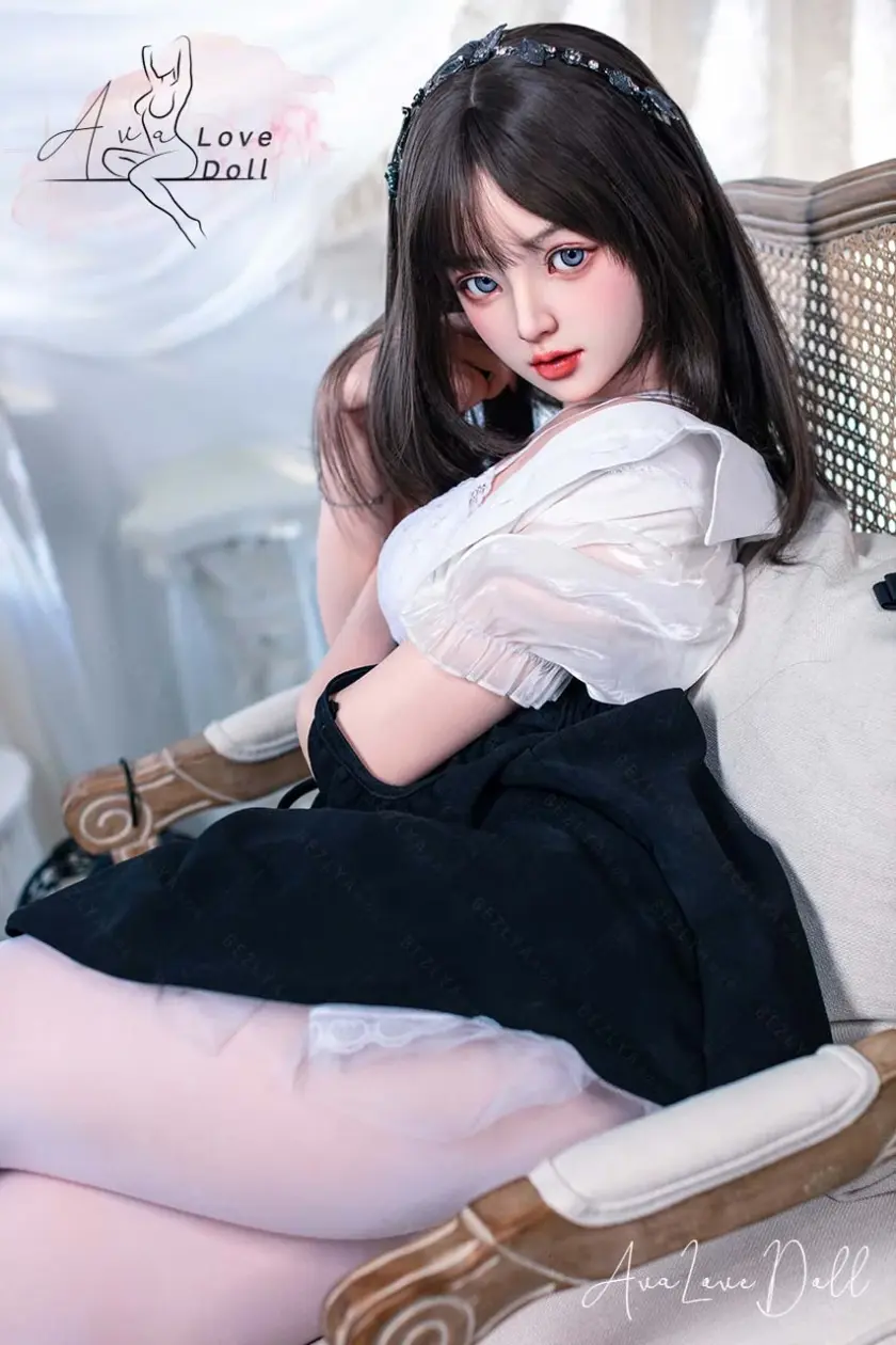 Bezlya Silicone Doll 155R Bonnet A Tête Convallaria Serie 2.1