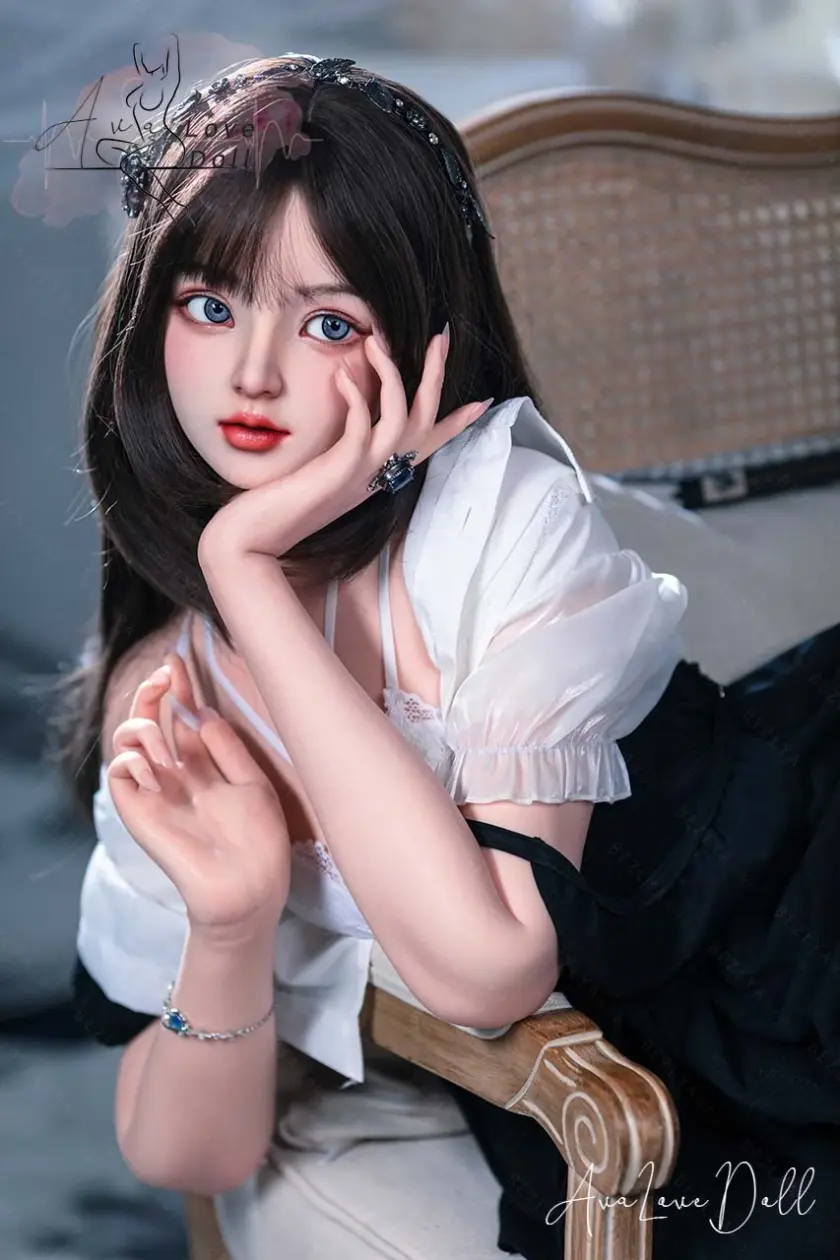 Bezlya Silicone Doll 155R Bonnet A Tête Convallaria Serie 2.1