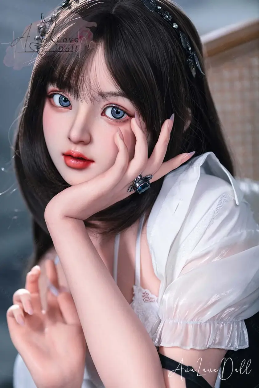 Bezlya Silicone Doll 155R Bonnet A Tête Convallaria Serie 2.1