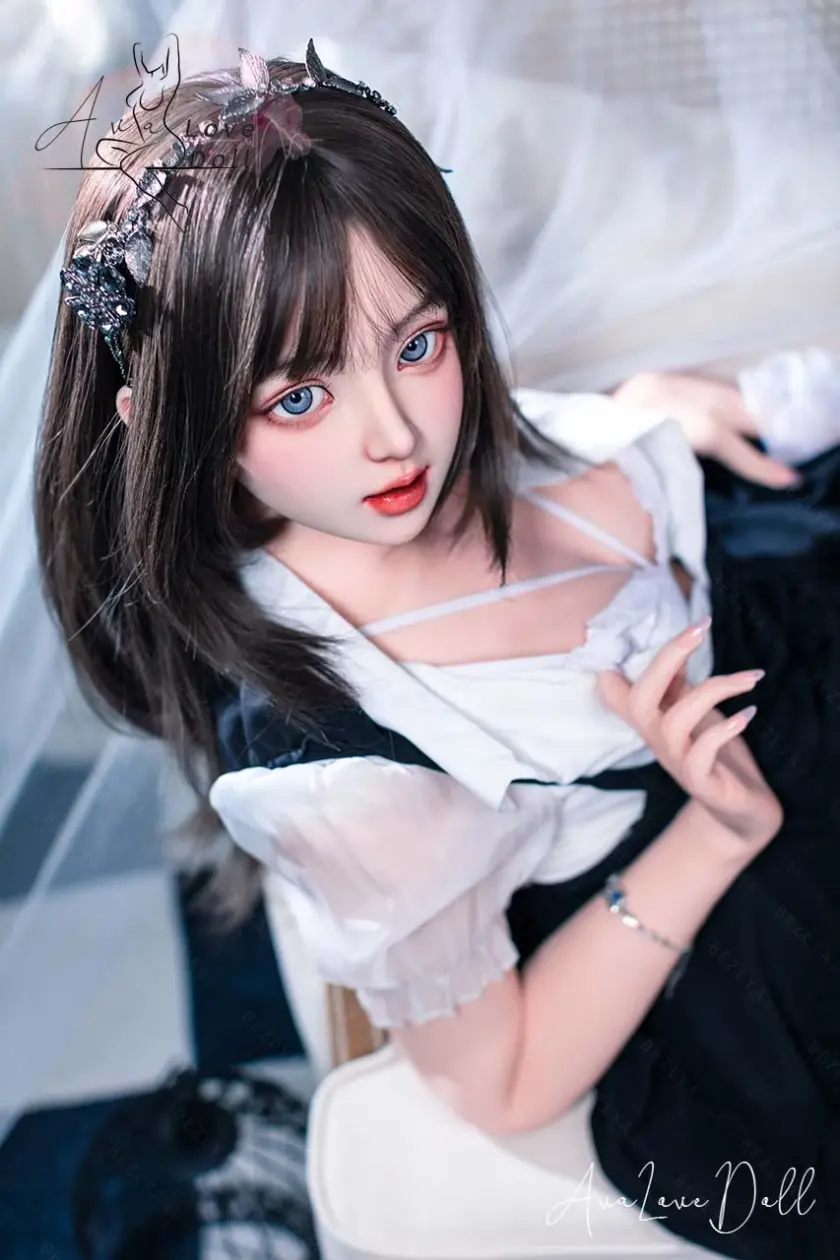 Bezlya Silicone Doll 155R Bonnet A Tête Convallaria Serie 2.1